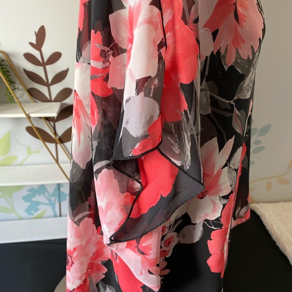 4/$20 Cold Shoulder Floral Blouse L - Picture 5 of 10